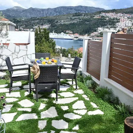Goldea Appartement *