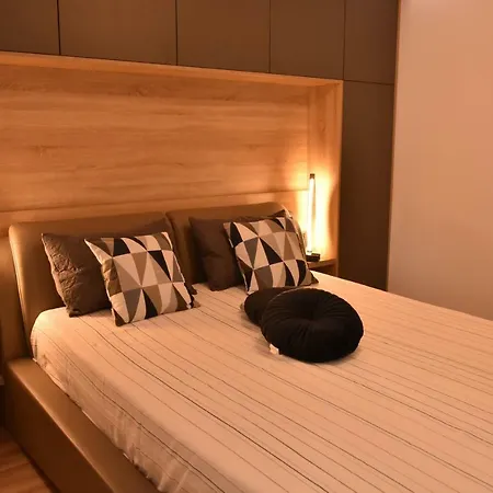 Goldea Apartment